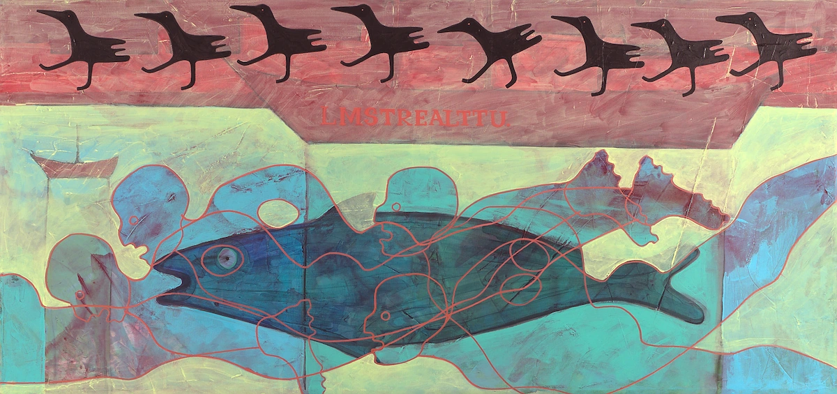 Dipinto di un grande pesce blu avvolto da figure pallide e linee rosse ad anello, sotto una fascia rossa con le lettere dipinte «LMSTREALTTU.» e una fila di corvi neri, con una piccola barca a sinistra.